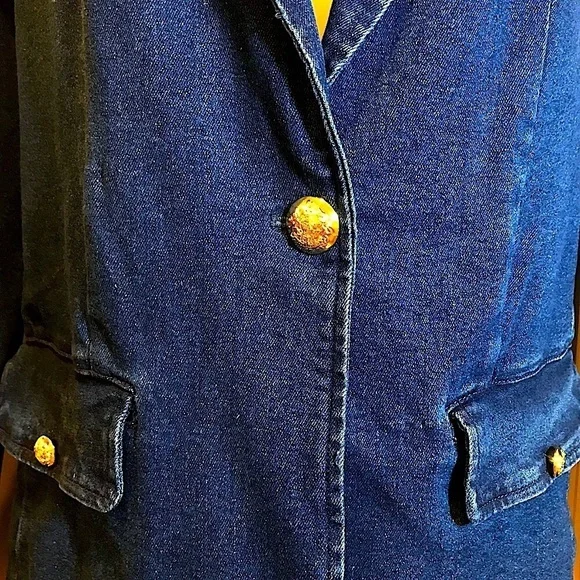 NWOT STRETCH DENIM CLASSIC BLAZER. GOLD BUTTONS, FITS LIKE A L, DARK WASH - Picture 3 of 6